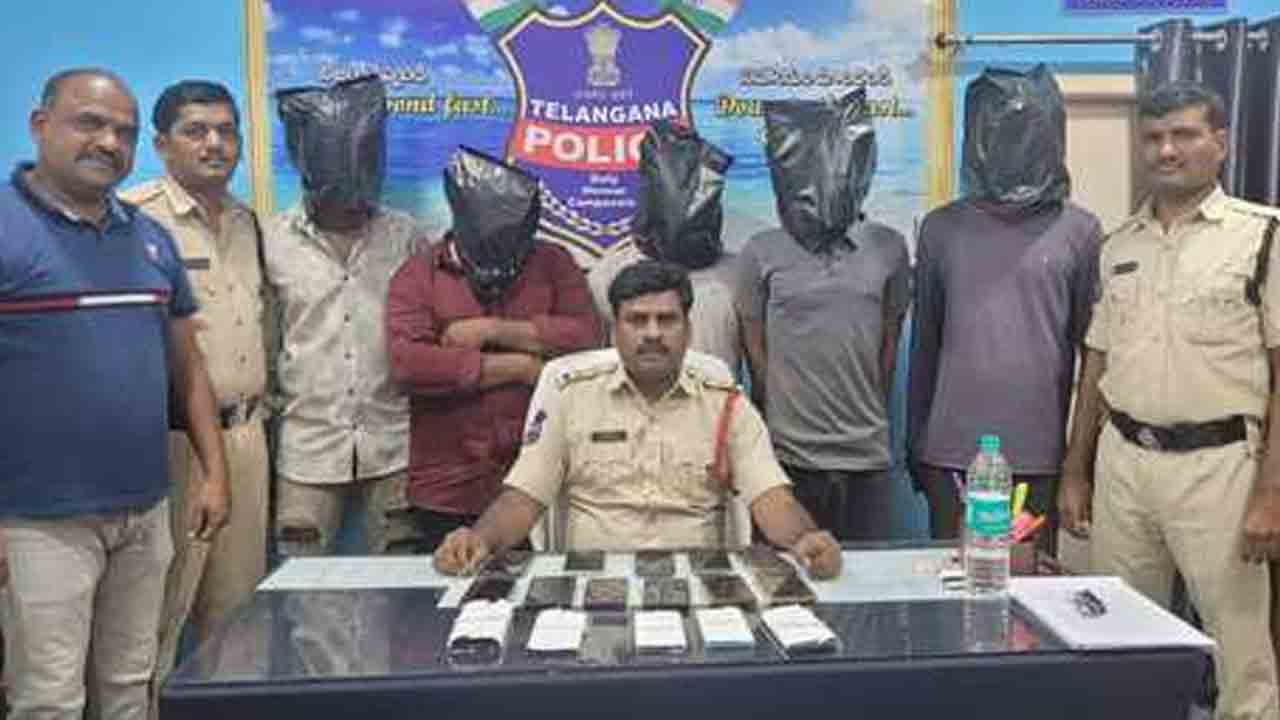 Cellphone Thieves | ఐదుగురు సెల్‌ఫోన్‌ దొంగల అరెస్ట్‌.. 17 సెల్‌ఫోన్లు స్వాధీనం