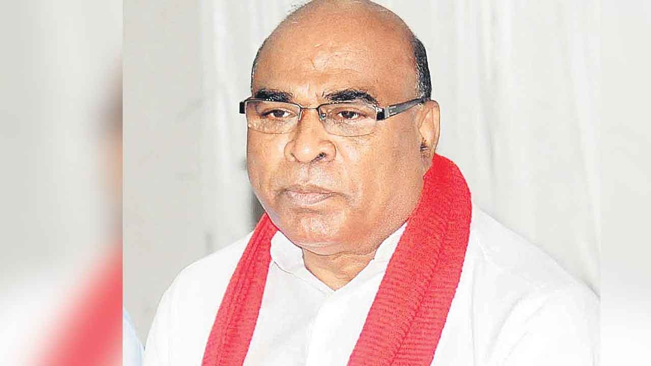 మహారాష్ట్ర ప్రభుత్వం తీరు అప్రజాస్వామికం