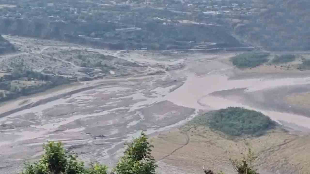 Chenab River | పాక్‌కు చీనాబ్‌ నీళ్లు బంద్‌.. సలాల్‌ జలాశయం గేట్లు మూసివేత.. VIDEOS