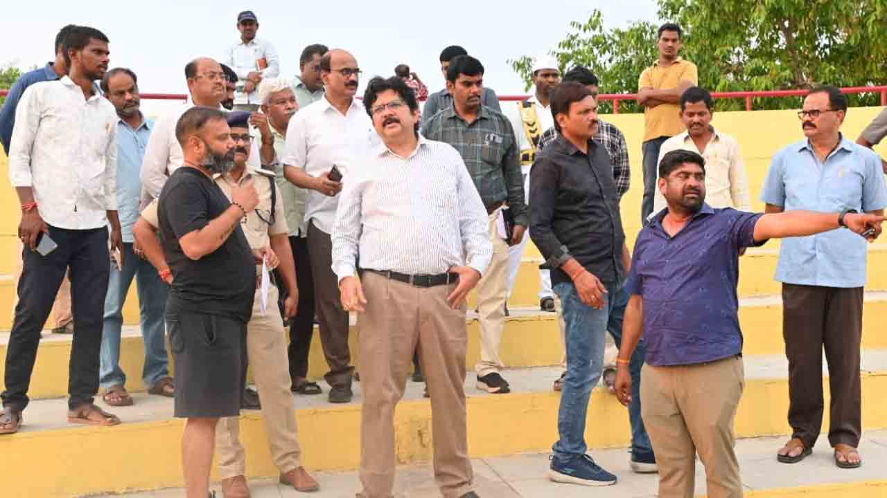 రేపు యాదగిరీశుడి చెంతకు అందగత్తెలు