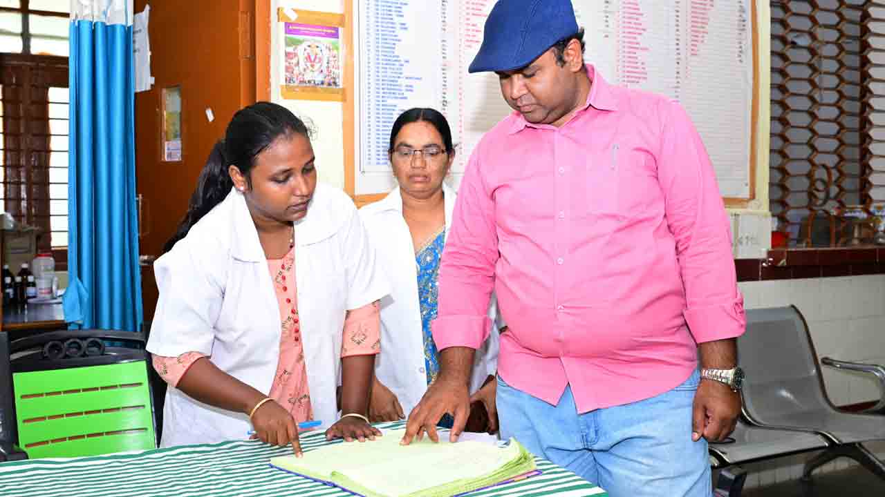 Collector Rahul Raj | ప్రజలకు అందుబాటులో ఉండి సేవలందించాలి.. వైద్య సిబ్బందితో కలెక్టర్ రాహుల్ రాజ్‌