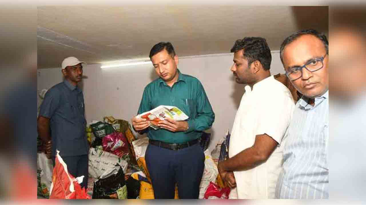 Quality seeds | రైతులకు నాణ్యమైన విత్తనాలు సరఫరా చేయాలి : కలెక్టర్ రాజర్షి షా