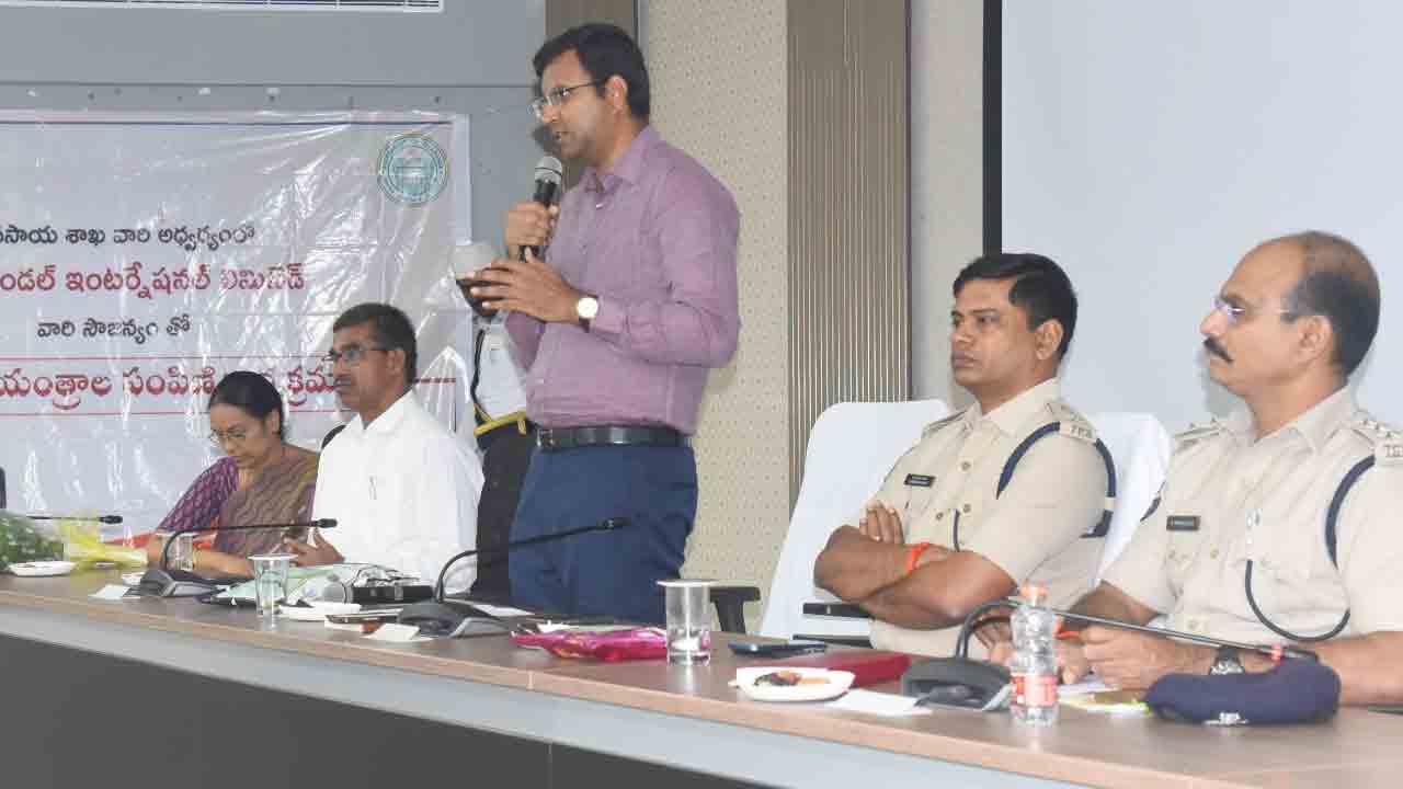 Collector Santosh | నకిలీ విత్తనాలను అరికట్టే పూర్తి బాధ్యత డీలర్లదే : కలెక్టర్‌ సంతోష్‌