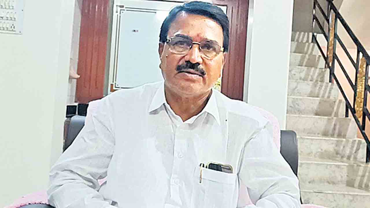 రైతులు రోజూ రోడ్డెక్కాల్సిందేనా?