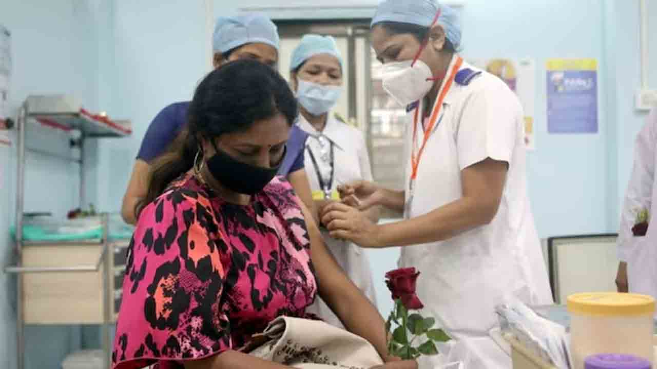 Covid-19 | దేశంలో మరోసారి పంజా విసురుతున్న కరోనా.. ఆసుపత్రులను అప్రమత్తం చేసిన ఆరోగ్య శాఖ అధికారులు