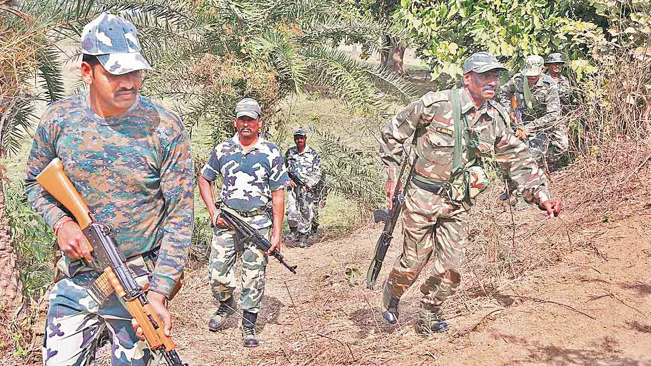 దండకారణ్యంలో కార్పొరేట్‌ యుద్ధం!