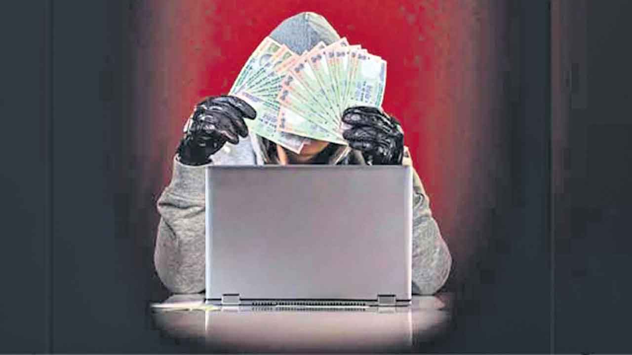 మోడలింగ్‌ పేరుతో ముంచేస్తారు..!