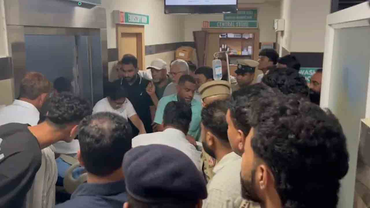 Crime news | కత్తులతో ఇద్దరిపై దాడి.. ఒకరి మృతి.. ఒకరి పరిస్థితి విషమం