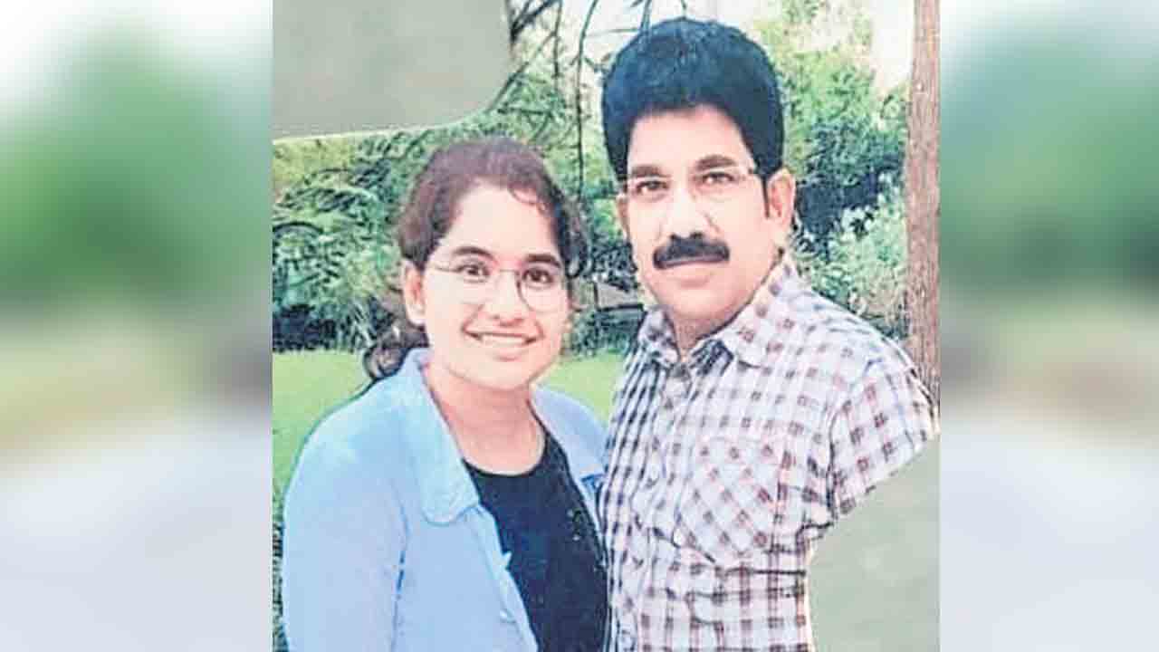 పరీక్షలు పూర్తి చేసుకుని.. ఇంటికి తిరిగొస్తుండగా..