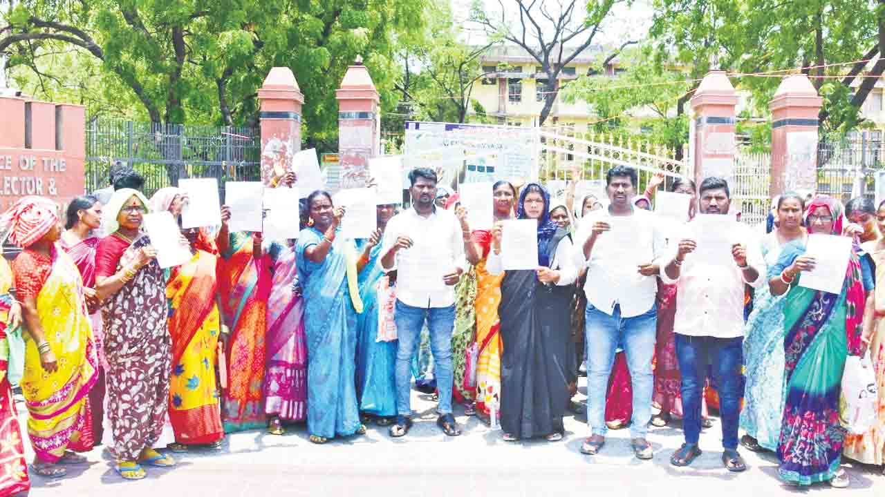 దళితబంధు.. ఇచ్చేదెన్నడు.. రెండో విడుత ఆర్థిక సాయం కోసం దళితబిడ్డల పోరాటం