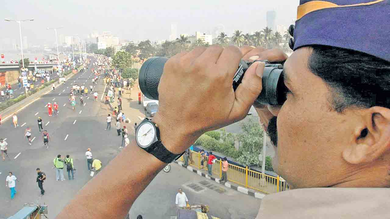 అనుక్షణం అప్రమత్తం