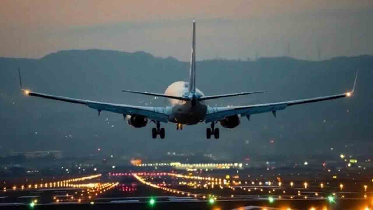 Drunk passenger | మద్యం మత్తులో ఎయిర్‌హోస్టెస్‌పై లైంగిక వేధింపులు.. వ్యక్తి అరెస్ట్‌