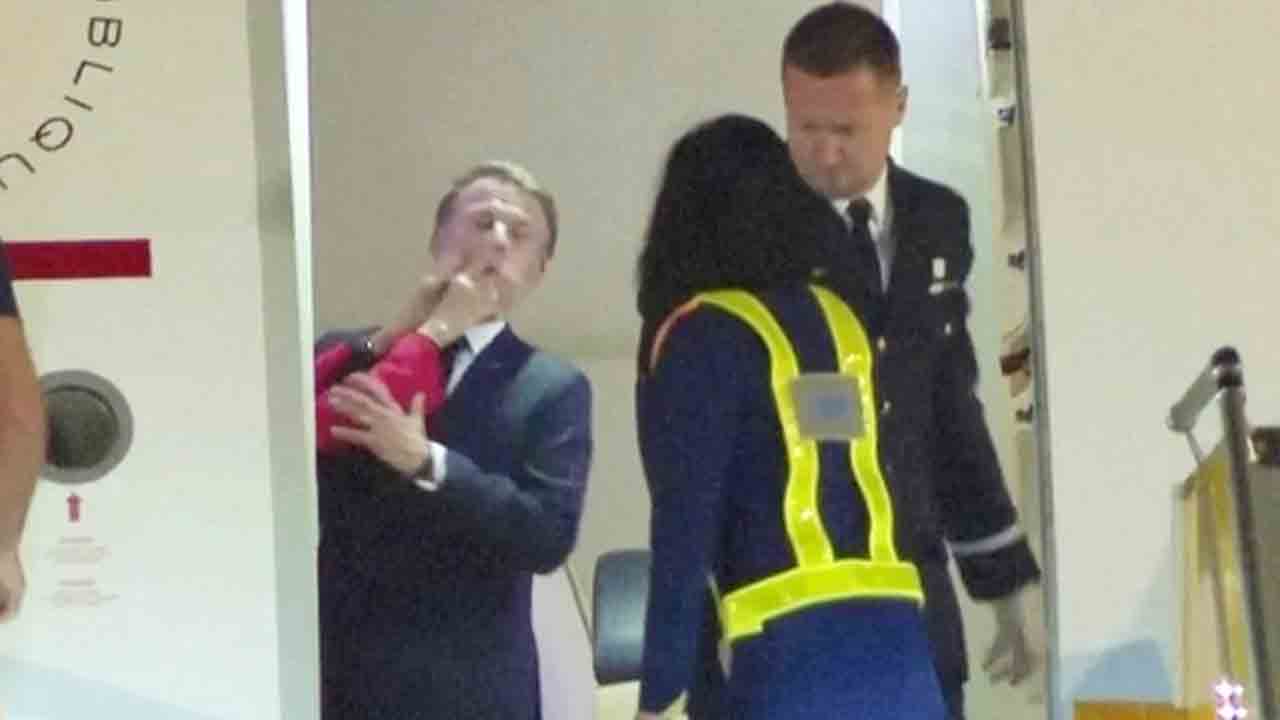 France president | వియత్నాంలో ఫ్రాన్స్‌ అధ్యక్షుడిని కొట్టిన భార్య.. అబ్బే అదేం లేదంటున్న మాక్రన్‌..!