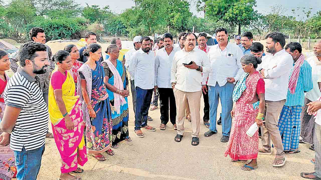 రైతుల సమస్యలు పట్టని కాంగ్రెస్‌