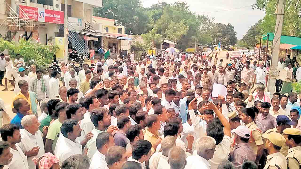 తెల్లవారుజామునే రైతుల అరెస్టు