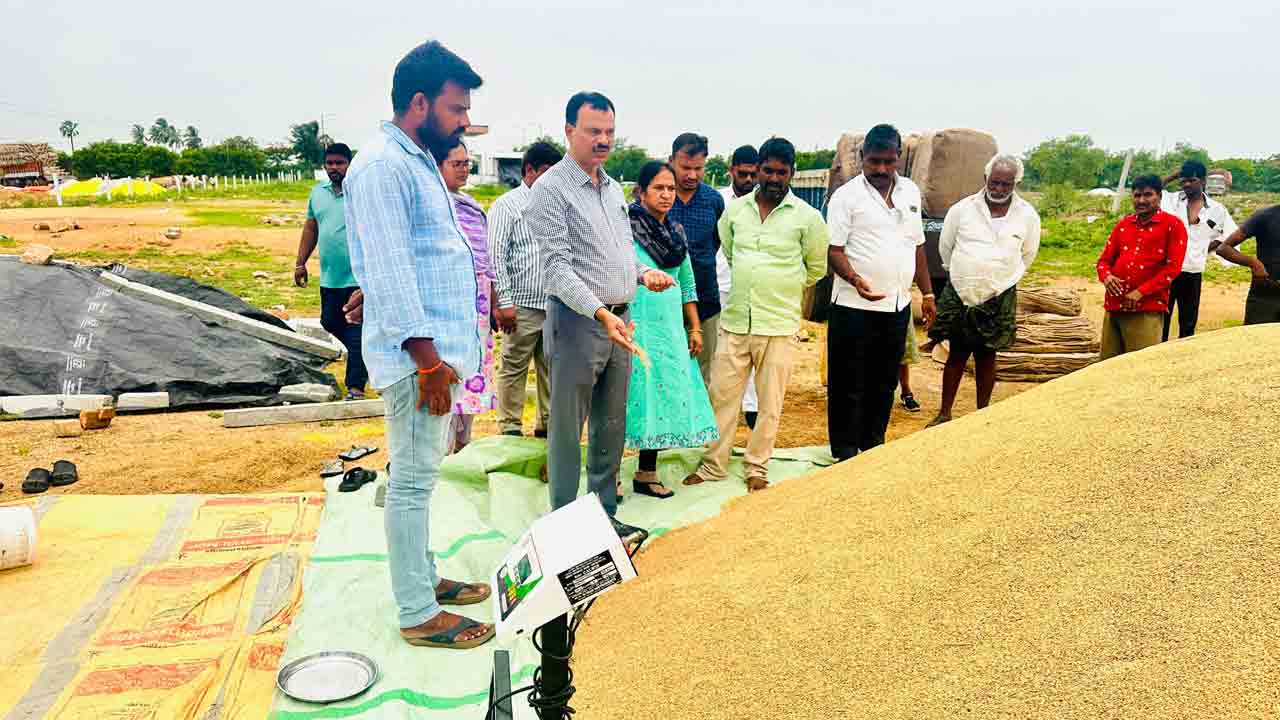 Farmers | రైతులకు ఇబ్బందులు కలిగితే అధికారులపై చర్యలు : అడిషనల్ కలెక్టర్ విజయేందర్ రెడ్డి
