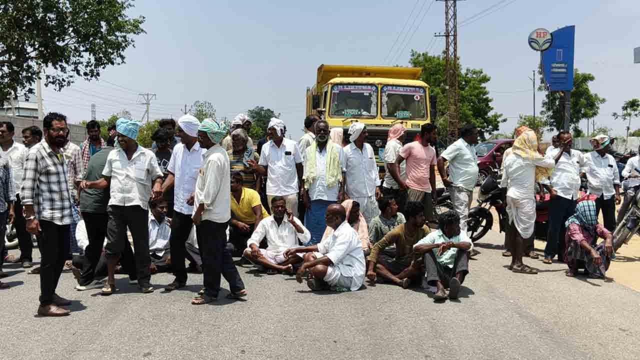 పడిగాపులు కాస్తున్నా పట్టించుకోరా?