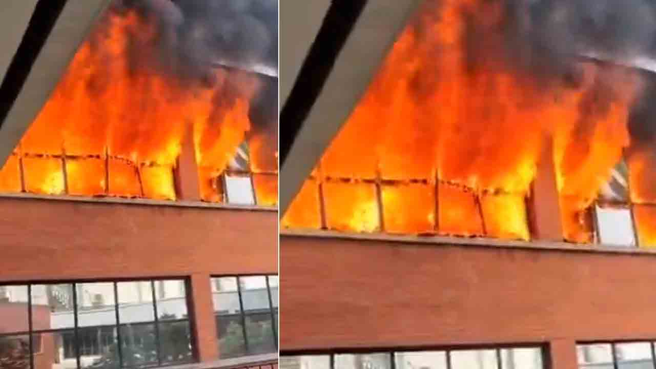 Massive Fire | కళాశాలలో భారీ అగ్నిప్రమాదం.. ఎగసిపడుతున్న మంటలు