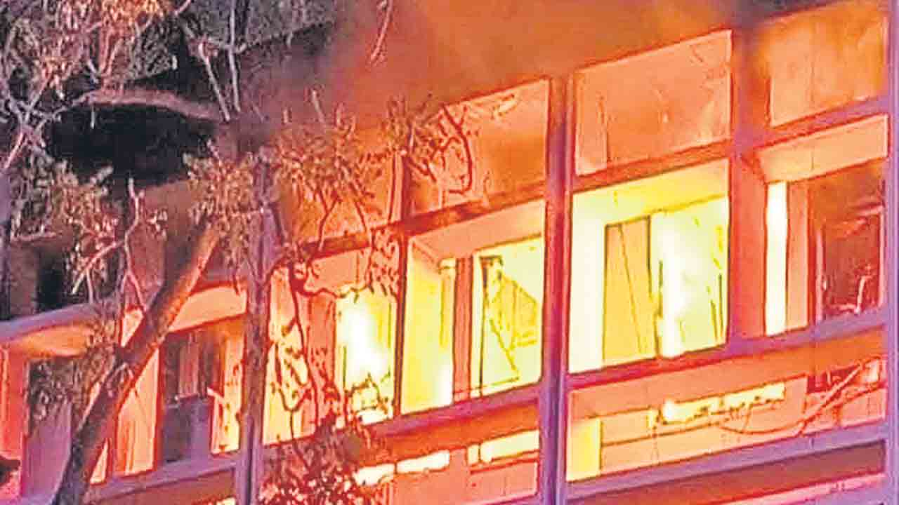 Fire Accident | వాయుపురి కాలనీలో అగ్నిప్రమాదం.. వృద్ధుడు మృతి..!