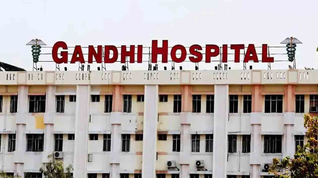 20వేలు కొట్టు.. పోస్టింగ్‌ పట్ట్టు!