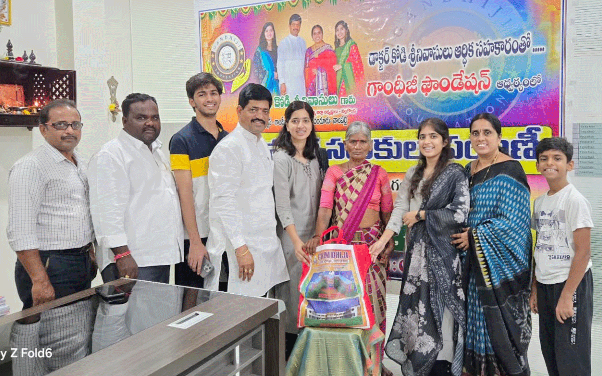 Chandur : నిరుపేదలను ఆదుకునేందుకే గాంధీజీ ఫౌండేషన్ : డాక్ట‌ర్ కోడి శ్రీ‌నివాసులు
