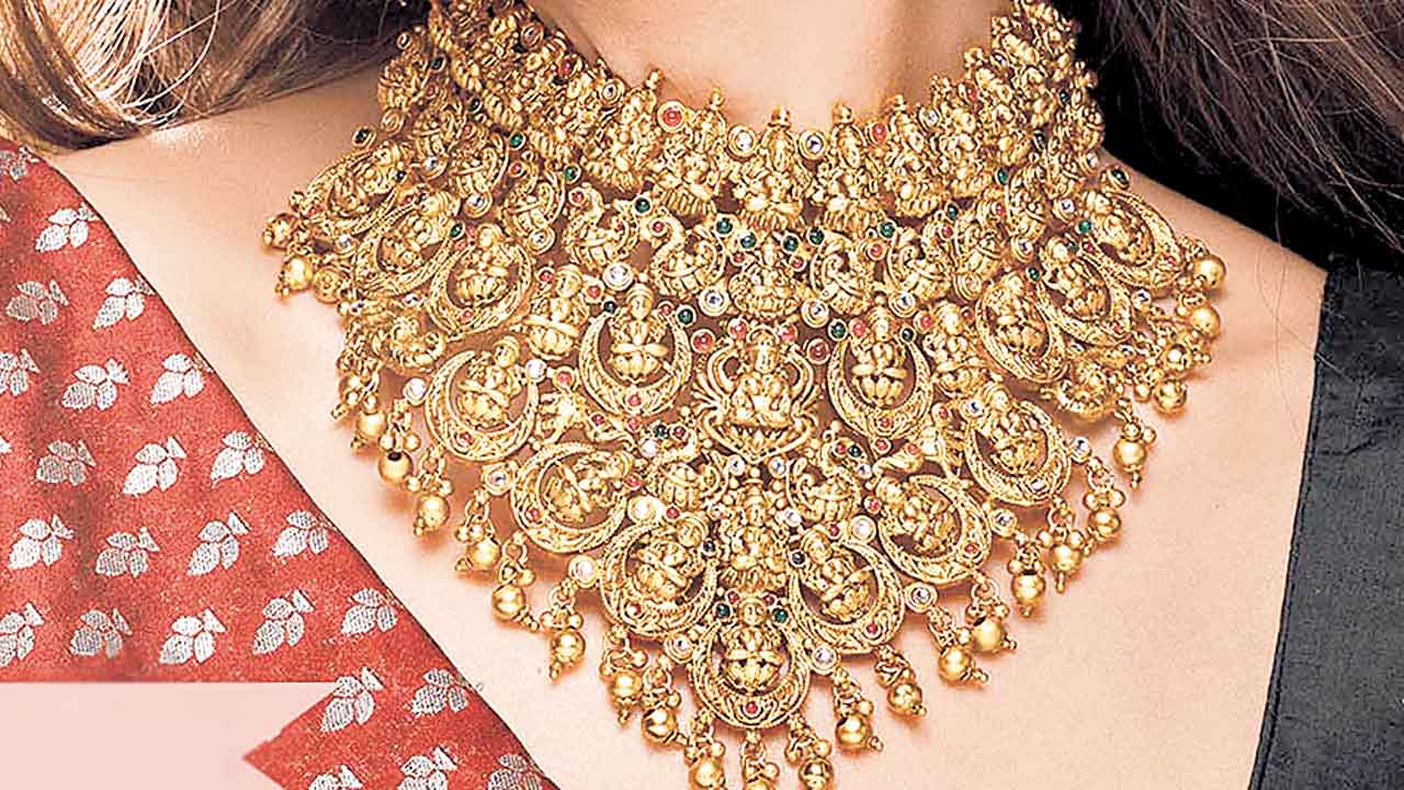 Gold Price | దిగొస్తున్న పుత్తడి రూ.490 తగ్గిన తులం ధర