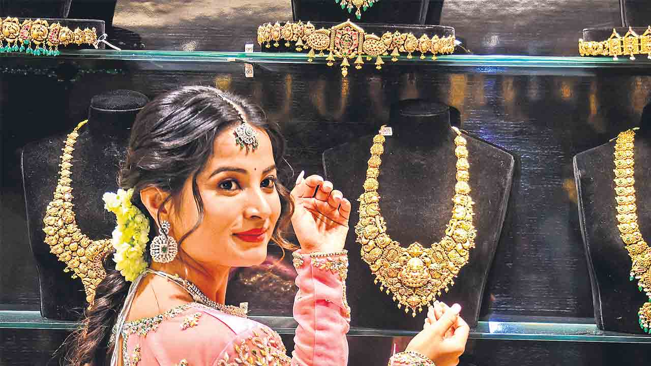 Gold Rates | పసిడి ప్రియులకు బిగ్ రిలీఫ్.. నేడు ధరలు ఎంత తగ్గాయంటే..?