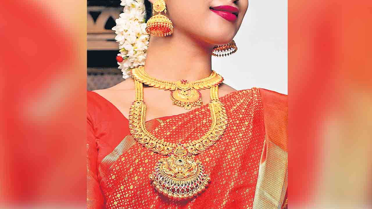 Gold prices | డౌన్‌ ట్రెండ్‌లో బంగారం.. క్రమేణా తగ్గుముఖం పడుతున్న గోల్డ్‌ ధరలు