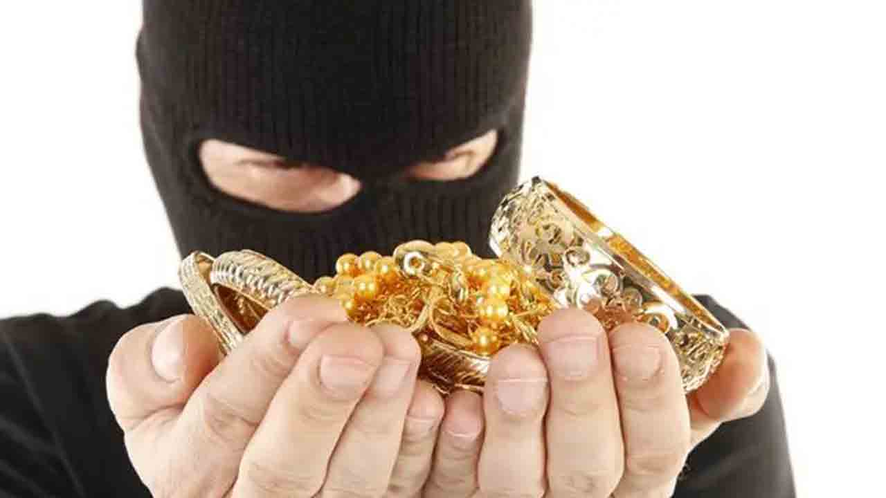 Bowenpally | కేర్‌టేకర్‌గా పనిచేస్తూ.. బంగారం చోరీ
