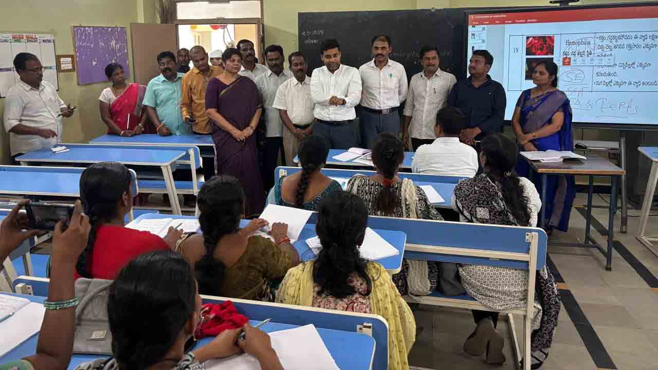 విద్యార్థులను తీర్చిదిద్దే సువర్ణావకాశం టీచర్లదే..