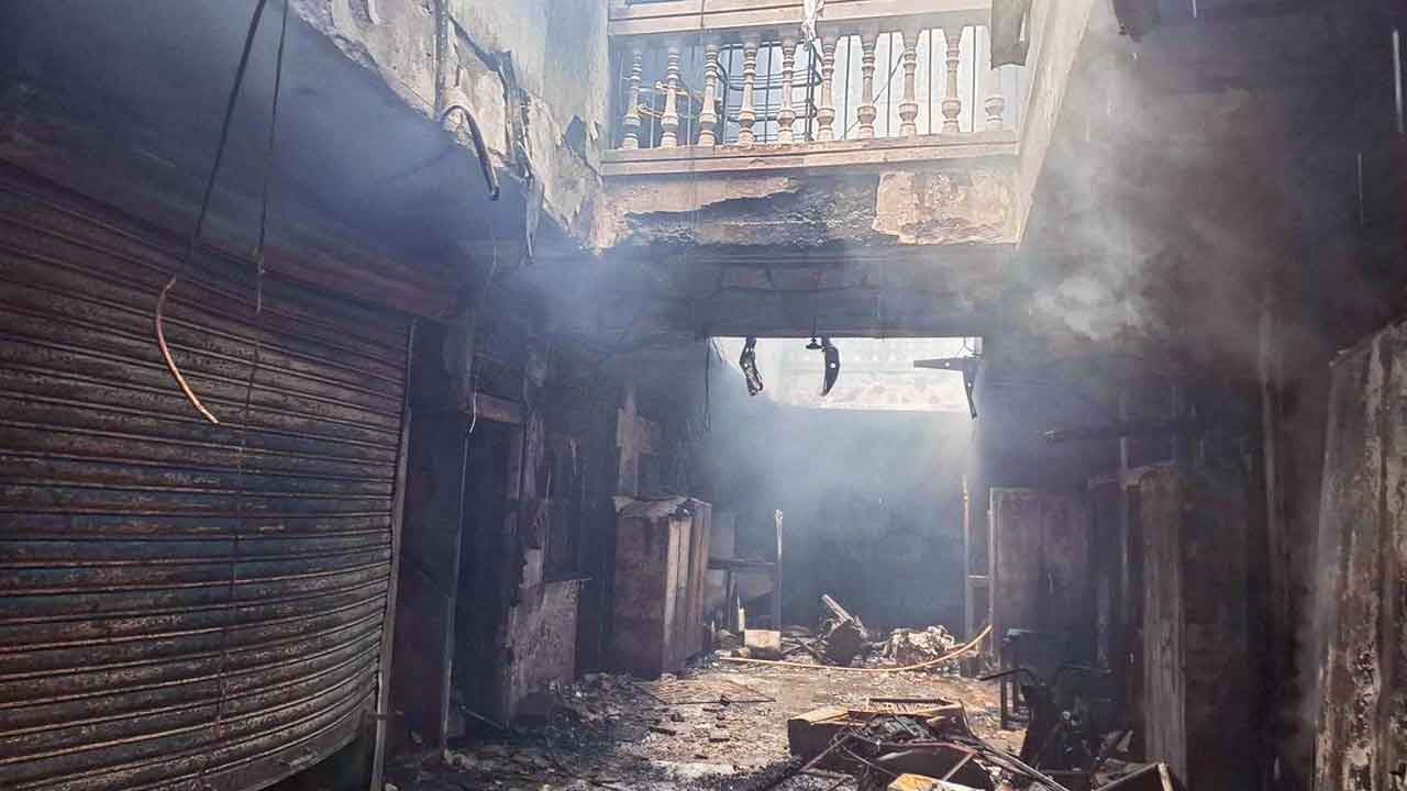 సిలిండర్లు లేవనే ప్రచారం సరికాదు