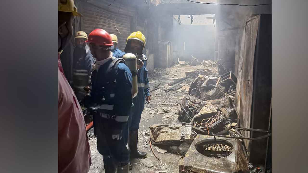 అగ్నిప్రమాదంపై హెచ్‌ఆర్సీ విచారణ