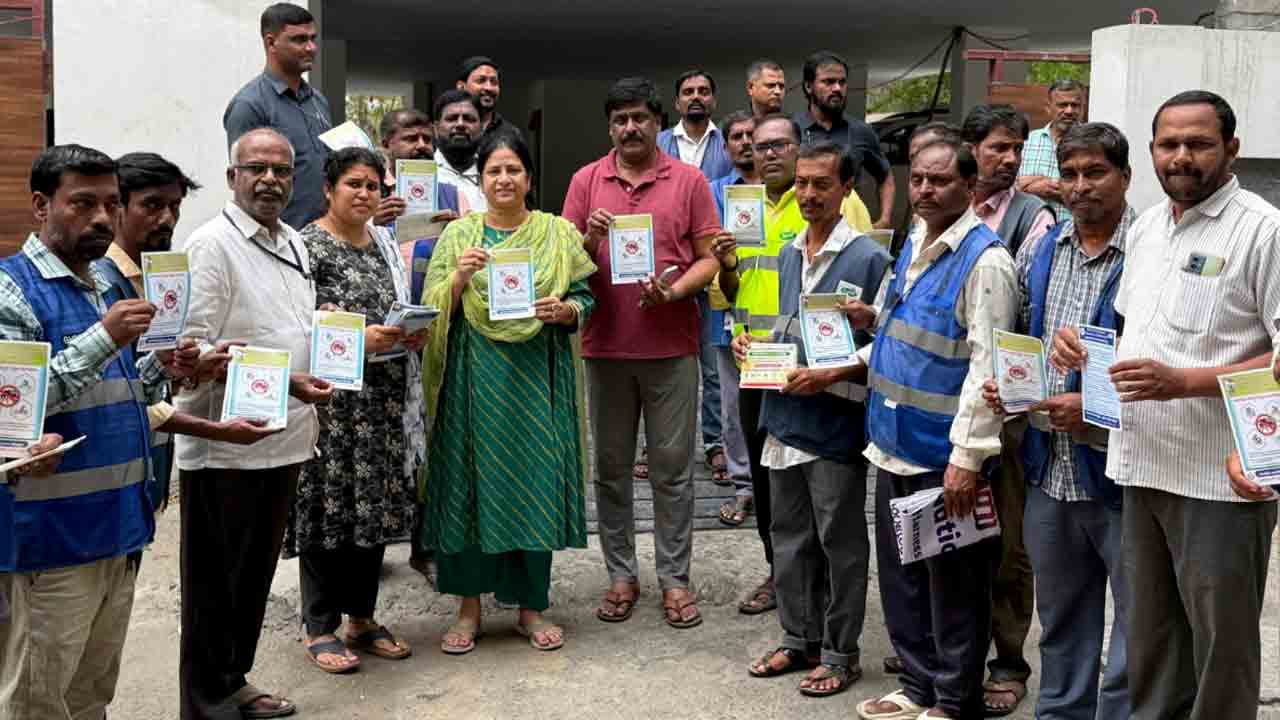 పరిసరాల పరిశుభ్రత అందరి బాధ్యత : డిప్యూటీ మేయర్