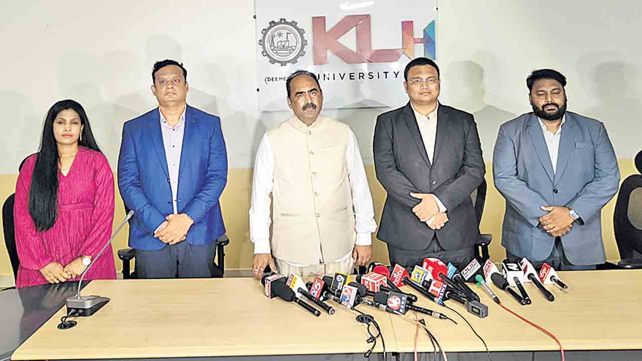 సాంకేతికతను అందిపుచ్చుకోవాలి