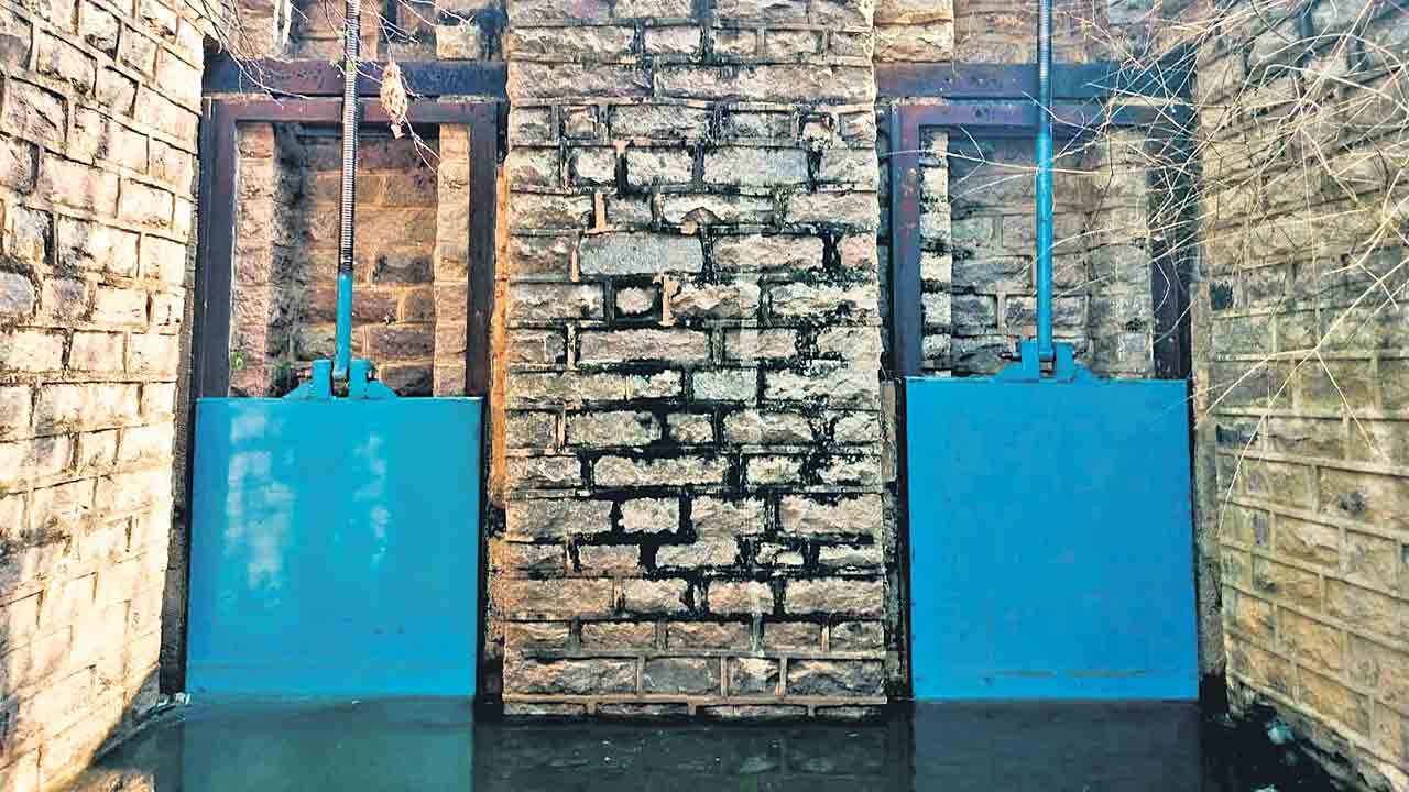 Gandipeta | గండిపేటకు తప్పిన మురుగు ముప్పు.. నమస్తే తెలంగాణ కథనానికి స్పందించిన హైడ్రా