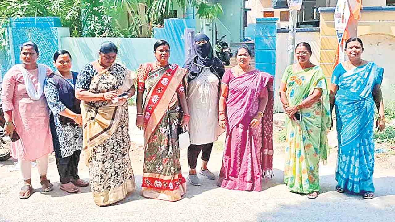 అదనపు కట్నం తేవాలని భార్యను గెంటివేసిన భర్త