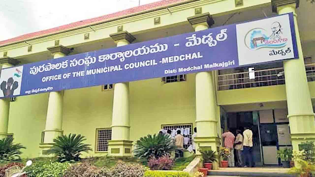 పన్ను వసూళ్లు సరే.. అభివృద్ధి సంగతేంటి..మేడ్చల్‌ జిల్లాలో ఎక్కడి సమస్యలు అక్కడే!