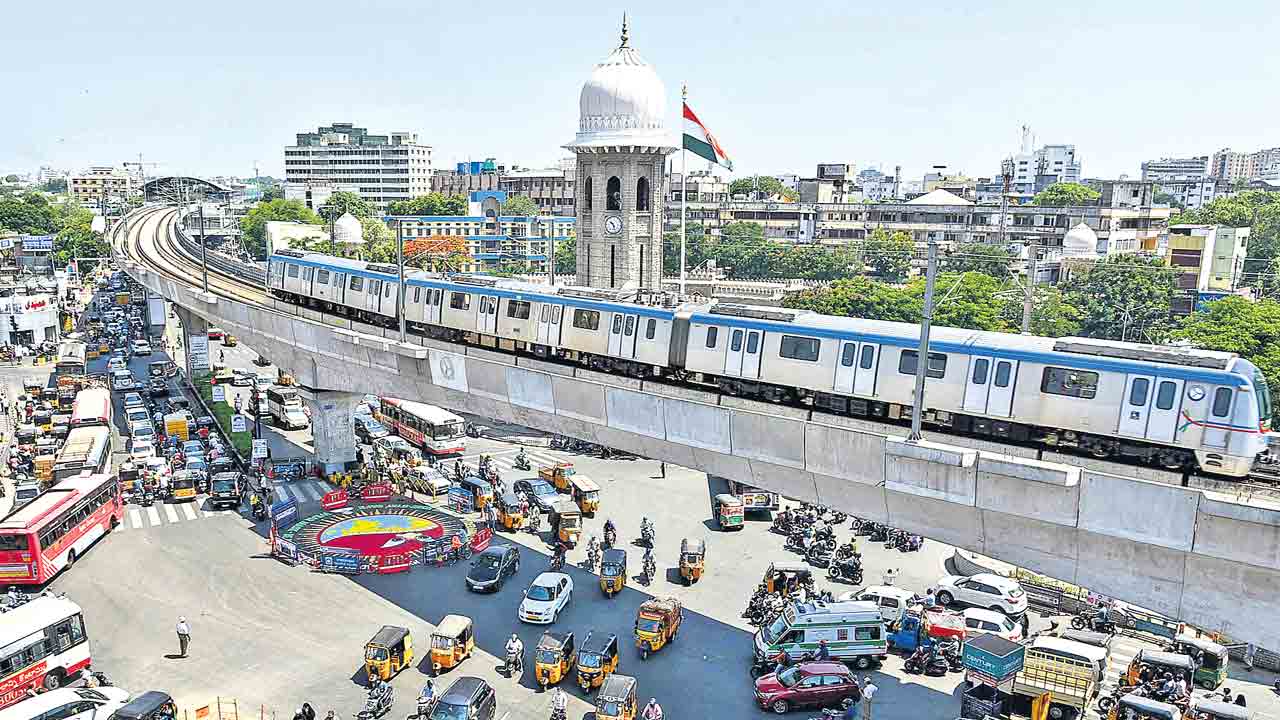 Hyderabad Metro | బీఆర్ఎస్ పోరాటం ఫలించింది.. పెంచిన చార్జీలు 10 శాతానికి తగ్గింపు