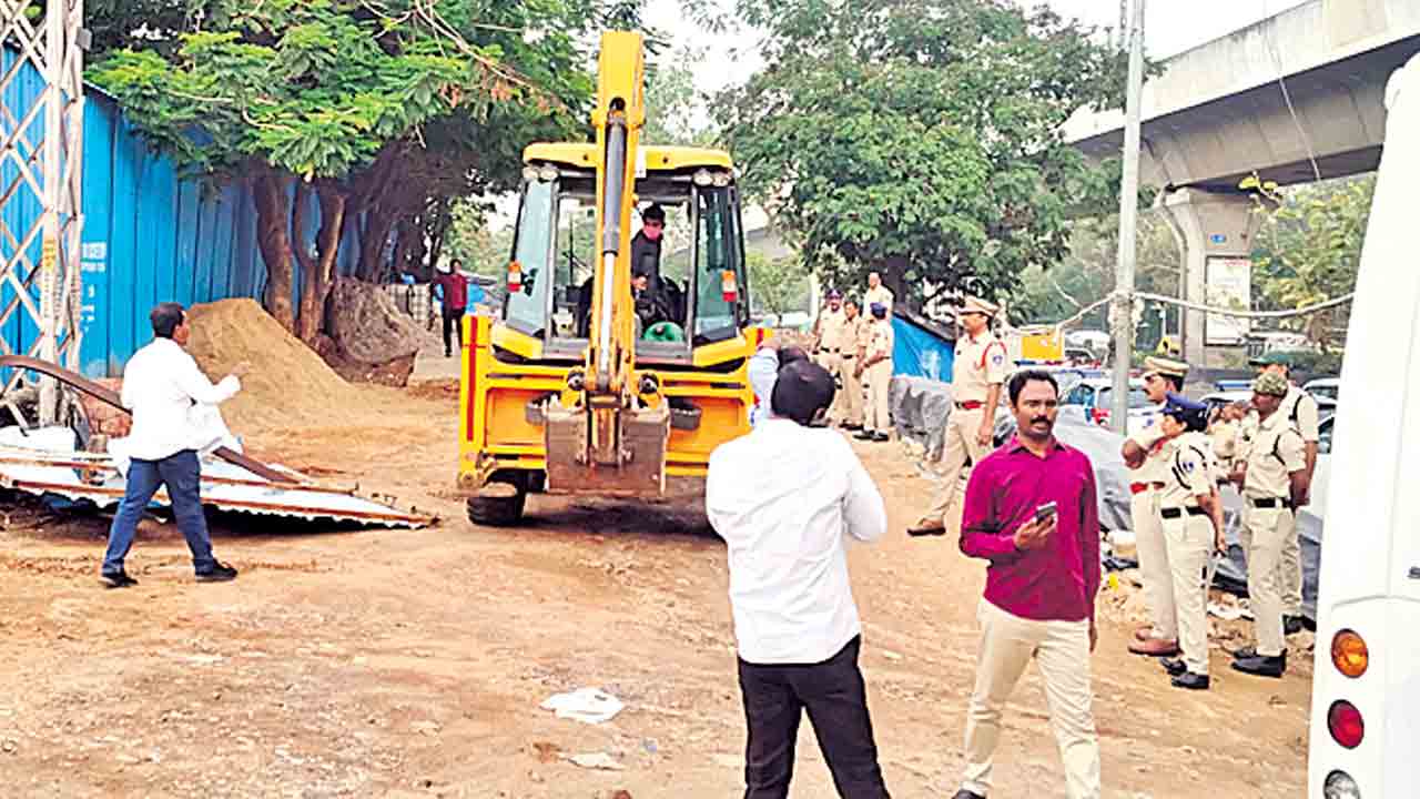 హైడ్రా కూల్చివేతలు