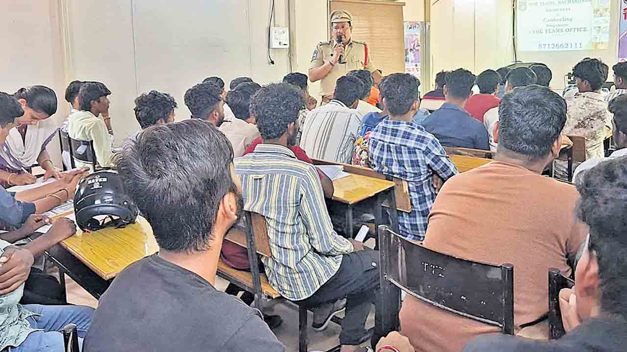 Hyderabad | పోకిరీలపై ఉక్కుపాదం.. 188 మందిని పట్టుకున్న షీ టీమ్స్