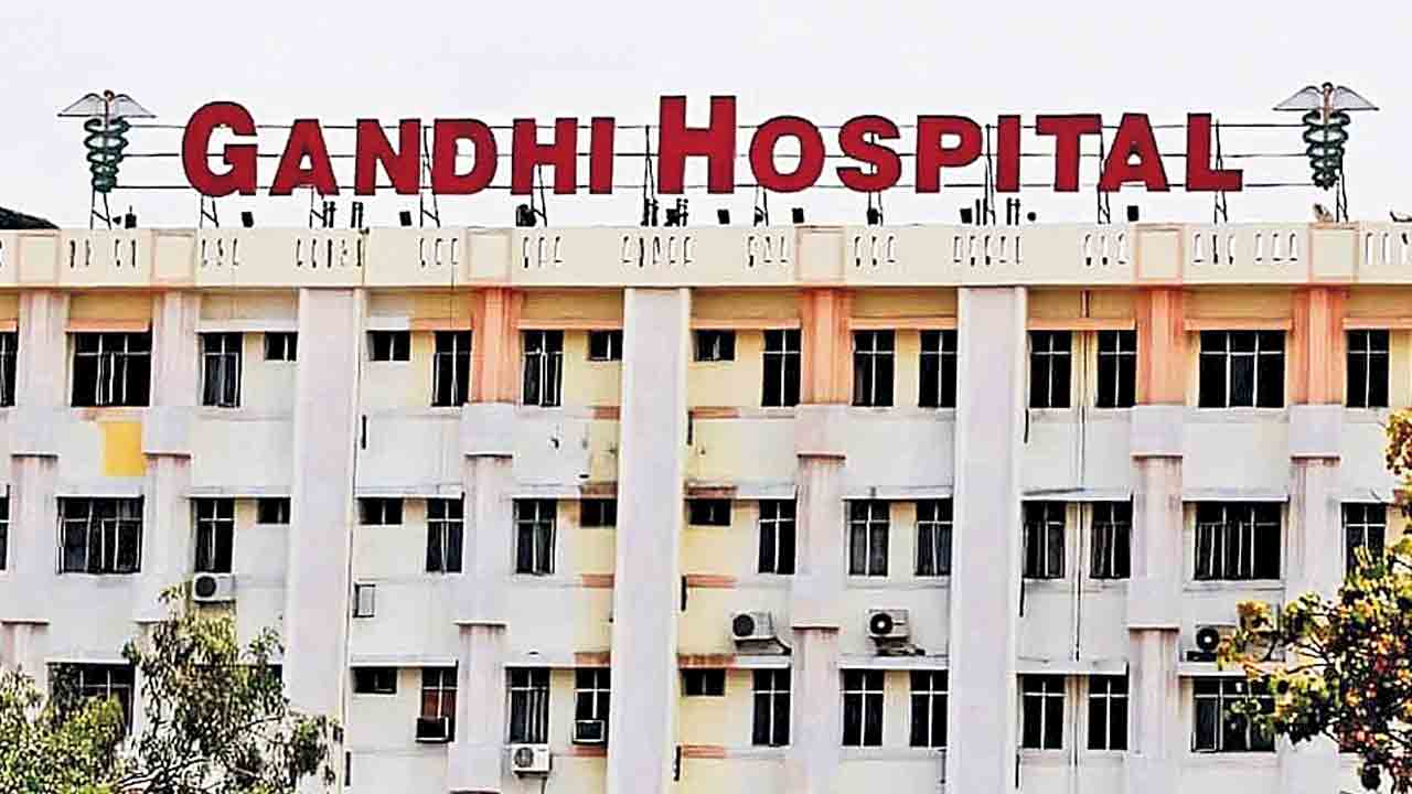 Gandhi Hospital | డిపాజిట్‌ చేస్తేనే స్ట్రెచర్‌.. గాంధీ ఆస్పత్రిలో గాడితప్పిన పాలన