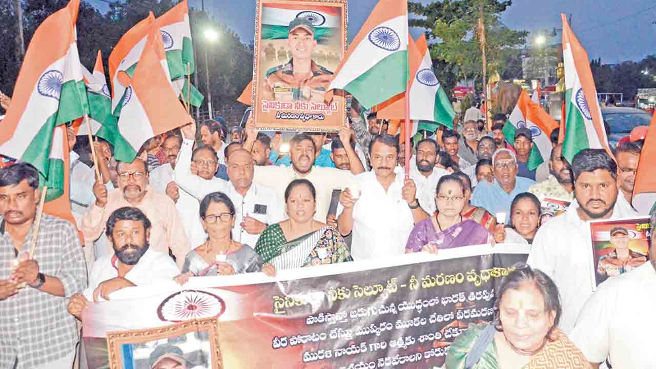 వీర జవాన్‌ల త్యాగం మరువలేనిది..