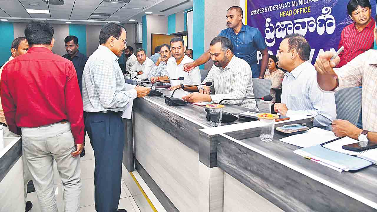 ఫిర్యాదులను త్వరగా పరిష్కరించాలి