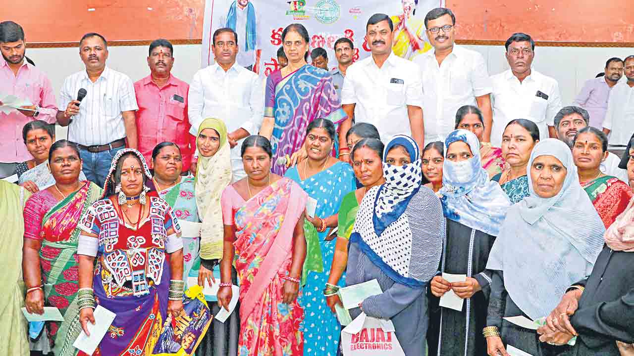 కల్యాణలక్ష్మి లాంటి పథకం ఏడా లేదు