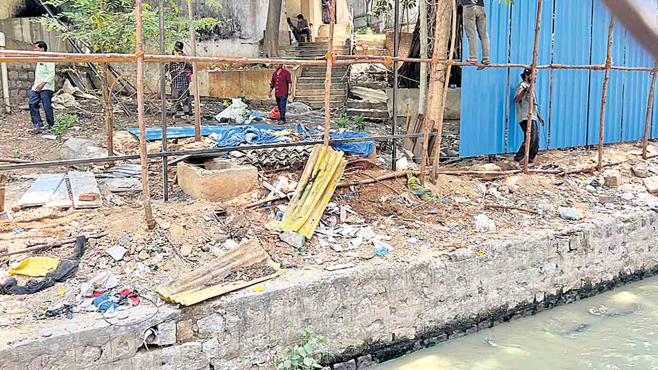 నగరం నడిబొడ్డున నాలాకు ముప్పు