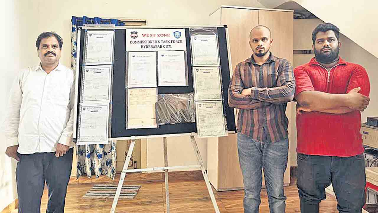 నకిలీ సర్టిఫికెట్ల దందా.. ముగ్గురు అరెస్ట్‌
