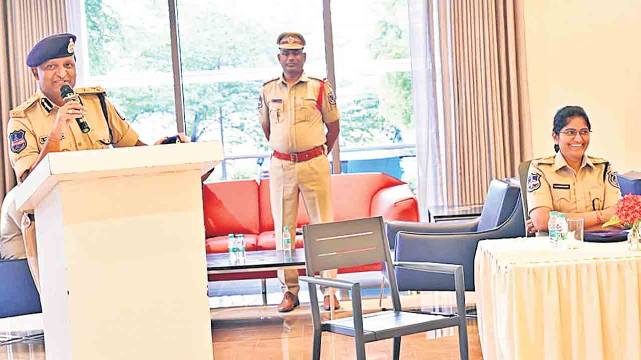 సీసీ కెమెరాలు తప్పనిసరి..