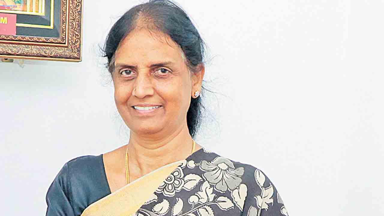 ఉద్యోగులను దోషులుగా నిలబెట్టే యత్నం