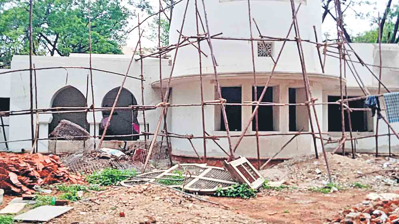 ప్రొఫెసర్‌ క్వార్టర్లు.. 30 ఏండ్ల లీజుకు..