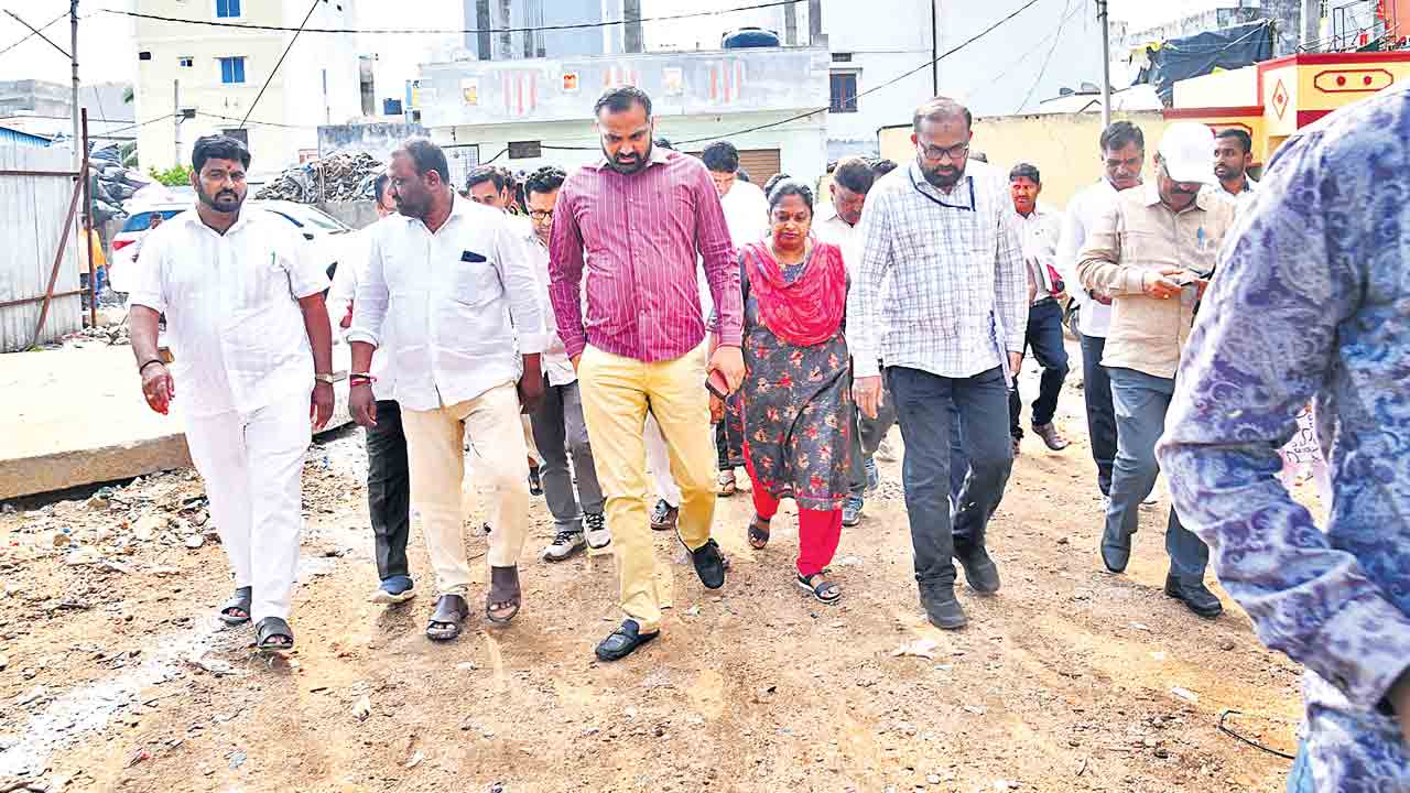 Hyderabad  | గౌలిపురాలో 200 కోట్ల స్థలం కబ్జా.. కీలక ఆదేశాలు ఇచ్చిన జీహెచ్‌ఎంసీ కమిషనర్‌!